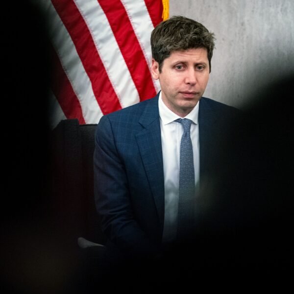 Sulaikytas Tariamasis Dl Molotovo Kokteilio Metimo Sam Altman Namus