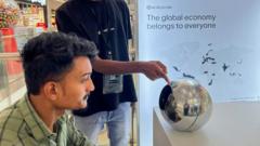 Tinder Ir Zoom Naudos Aki Skenavim Kovai Su Netikrais Profiliais Ir Sukiavimu