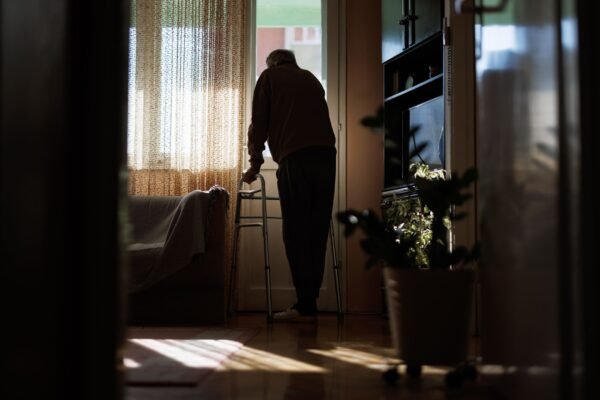 Tyrimas Atskleidia Kaip Vienatv Veikia Atmint Senatvje