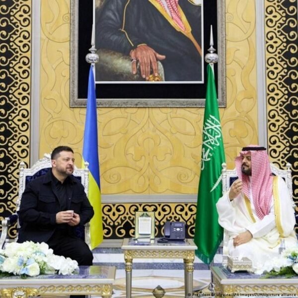 Zelenskis Tsia Diplomatines Pastangas Saudo Arabijoje Putinas Svarsto Apie G20 Dalyvavim
