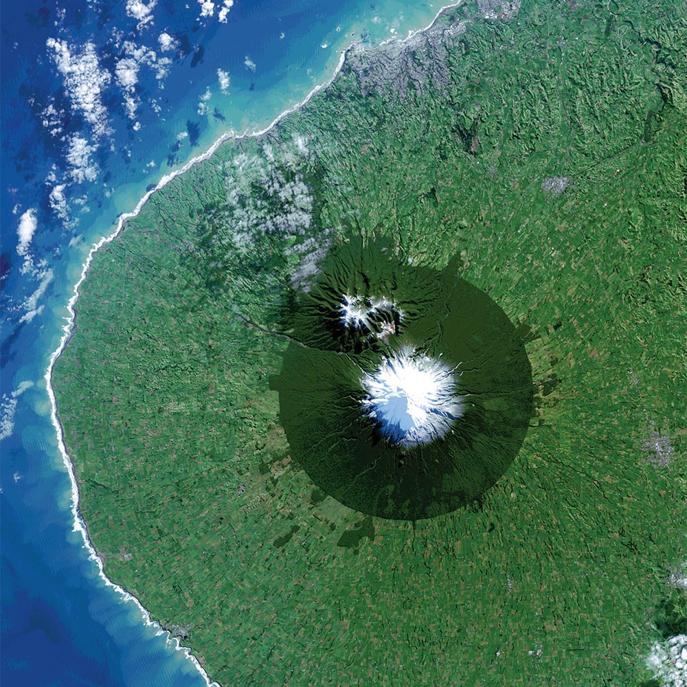 Naujosios Zelandijos Taranaki kalnas: įspūdingas vaizdas iš kosmoso