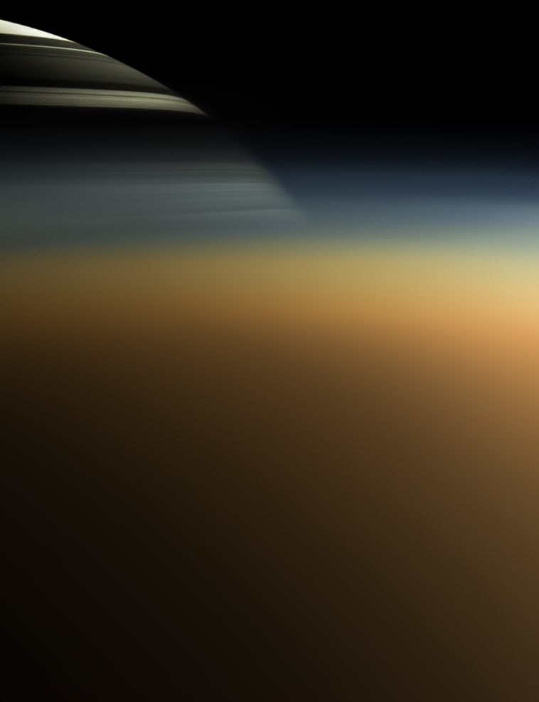 Saturnas pro Titano rūką: unikalus „Cassini“ kosminio aparato vaizdas