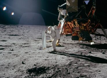 10973 Buzas Oldrinas Misijoje Apollo 11 Surinko Saulės Vėjo Dale