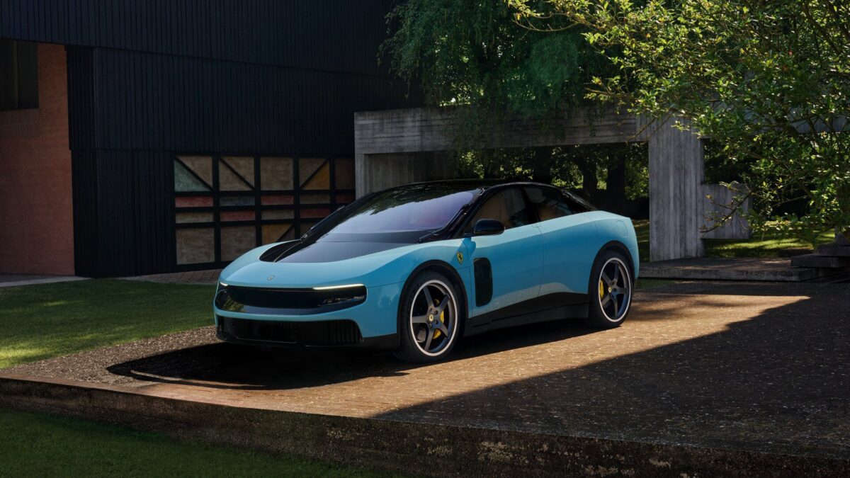 20944 Ferrari Ir Buvęs Apple Dizaineris Pristatė Naują Automobilį