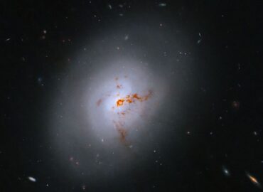 3420 Hablo Teleskopas Fiksuoja Neįprastą Ngc 1266 Galaktiką