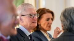 Apple Vadovas Timas Cookas Ruoiasi Pasitraukti Po 15 Met Vadovavimo
