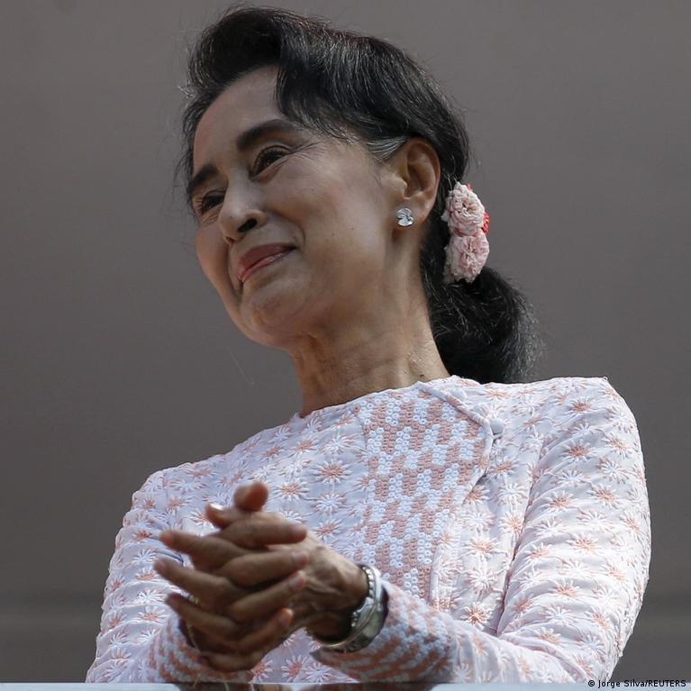 Aung San Suu Kyi perkelta į namų areštą: galimas Mianmaro kariuomenės žingsnis siekiant legitimumo