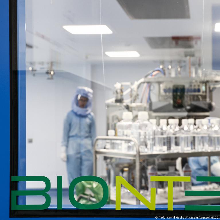 Biontech Nutraukia Covid 19 Vakcinos Gamyb Rizikuojama 1 860 Darbo Viet