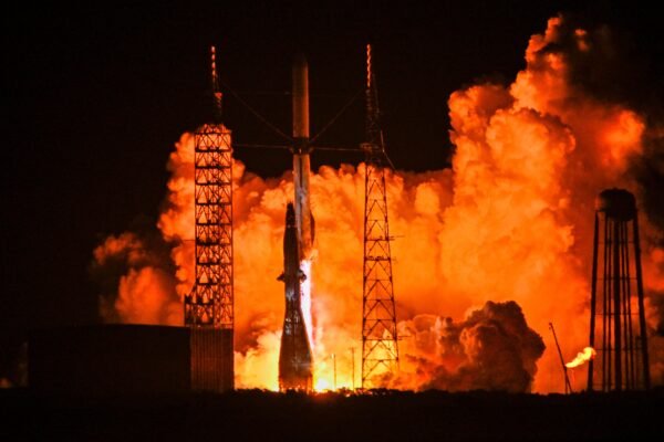 Blue Origin Raketos Sprogimas Gali Paveikti Mons Ateities Planus