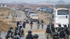 Bolivijoje užpultas ministro konvojus, bandant pašalinti kelių blokadas