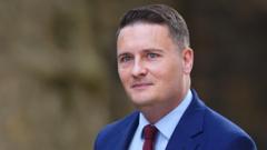 Buvęs sveikatos sekretorius palaiko socialinių tinklų draudimą jaunesniems nei 16 metų