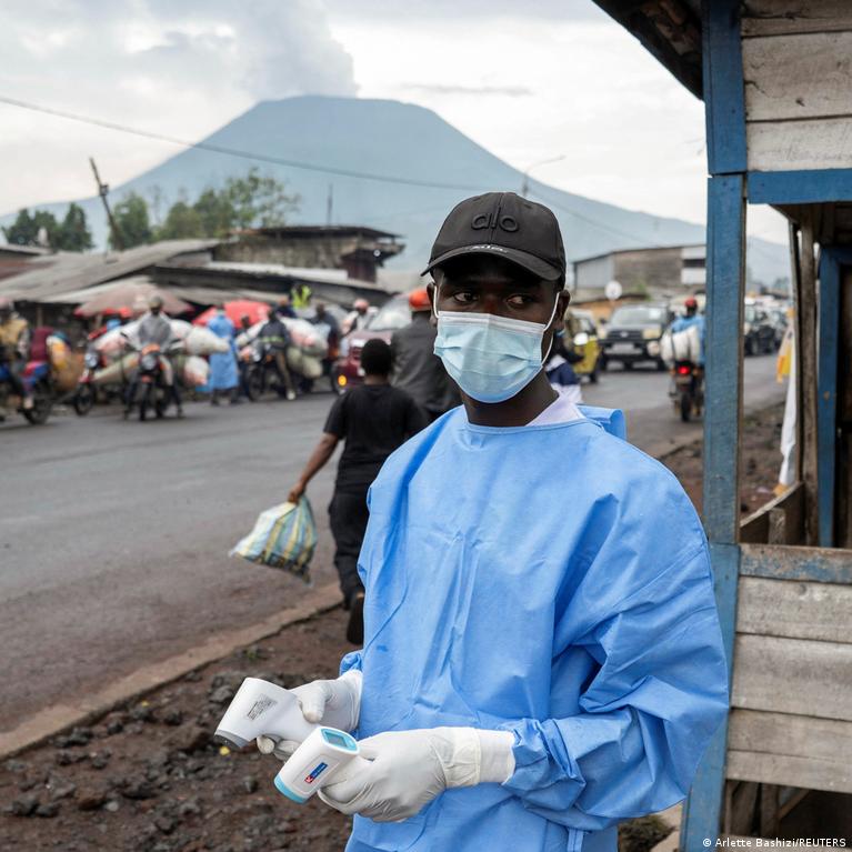 Ekspertai įspėja apie Ebola viruso plitimą ir mastą Ekspertai Spja Apie Ebola Viruso Plitim Ir Mast