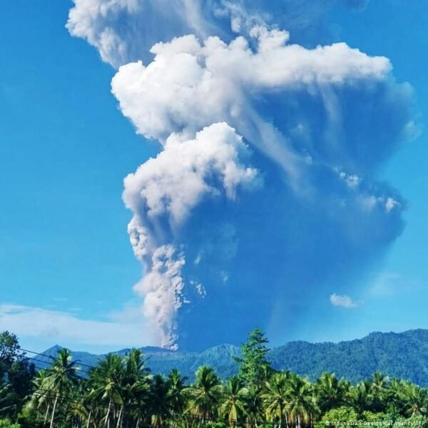 Indonezijoje Ugnikalnio Isiverimas Nusine Trij Ygeivi Gyvybes Keli Dingo