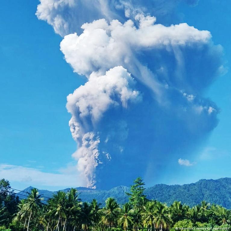 Indonezijoje Ugnikalnio Isiverimas Nusine Trij Ygeivi Gyvybes Keli Dingo