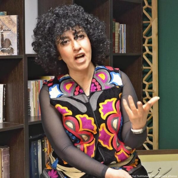 Irano Aktyvist Narges Mohammadi Po Irdies Priepuolio Perkelta Ligonin