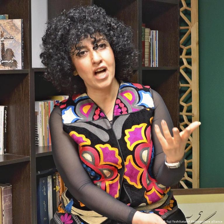 Irano Aktyvist Narges Mohammadi Po Irdies Priepuolio Perkelta Ligonin
