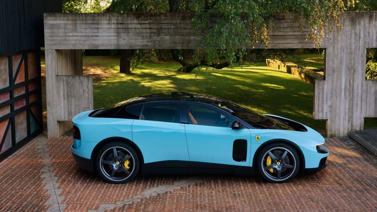 Italų ekspertai vertina pirmojo elektrinio Ferrari Luce dizainą