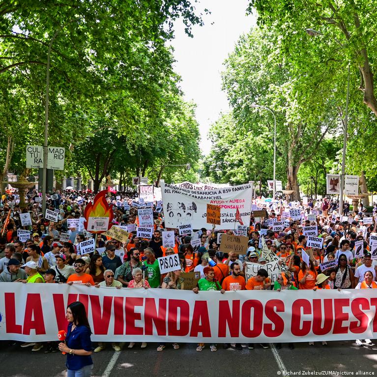 Madrido gyventojai protestuoja dėl kylančių nuomos kainų ir būsto trūkumo Madrido Gyventojai Protestuoja Dl Kylani Nuomos Kain Ir Bsto Trkumo