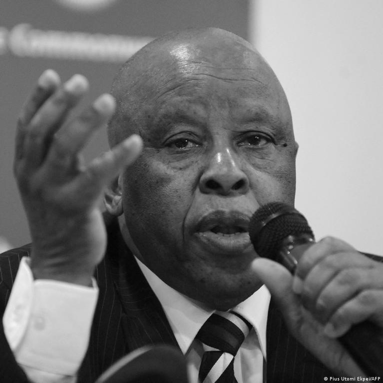 Mirė Botsvanos buvęs prezidentas Festus Mogae, kovos su AIDS pradininkas