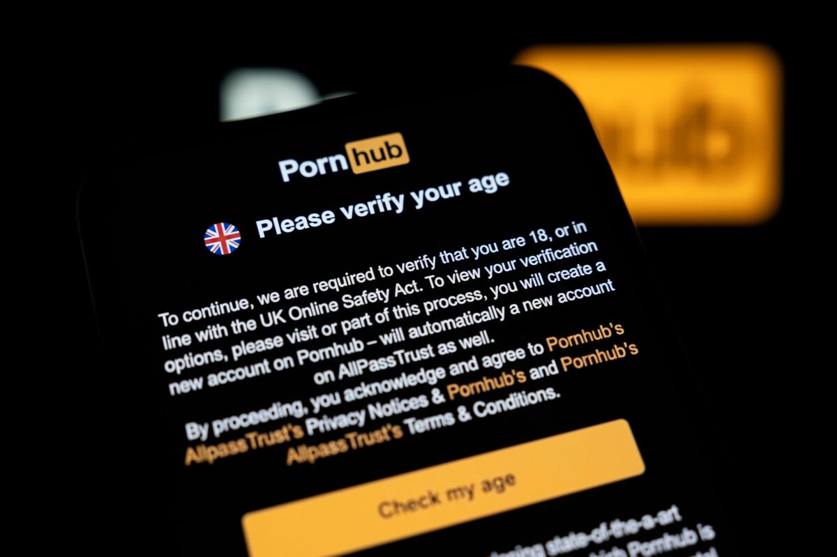 Pornhub atnaujina prieigą JK suaugusiems, naudojantiems Apple amžiaus patvirtinimą