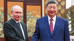 Putinas Mgavosi Xi Sveikinimais Kinijoje Bet Gro Be Dujotiekio Susitarimo