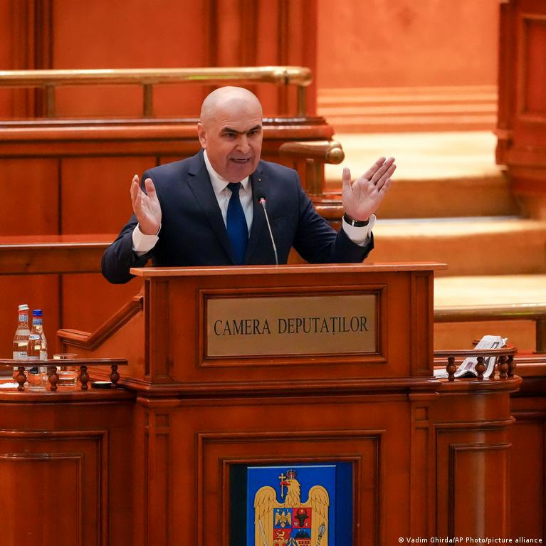 Rumunijos Vyriausyb Nuversta Socialdemokratai Ir Kratutin Dein Susivienijo