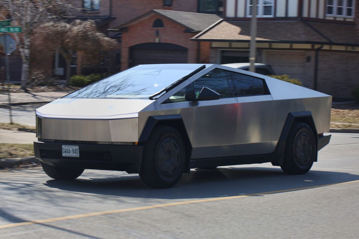 Tesla Ataukia Cybertruck Modelius Dl Galimos Rat Atsiskyrimo Rizikos