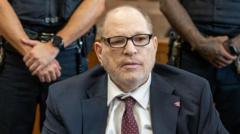 Trečią kartą paskelbtas neteisėtas teismas Harvey Weinsteino byloje Niujorke