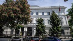 Trys Rusijos diplomatai išsiųsti iš Austrijos dėl šnipinėjimo kaltinimų