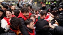 Turkijos policija sulaikė daugiau nei 500 žmonių per Gegužės 1-osios mitingus