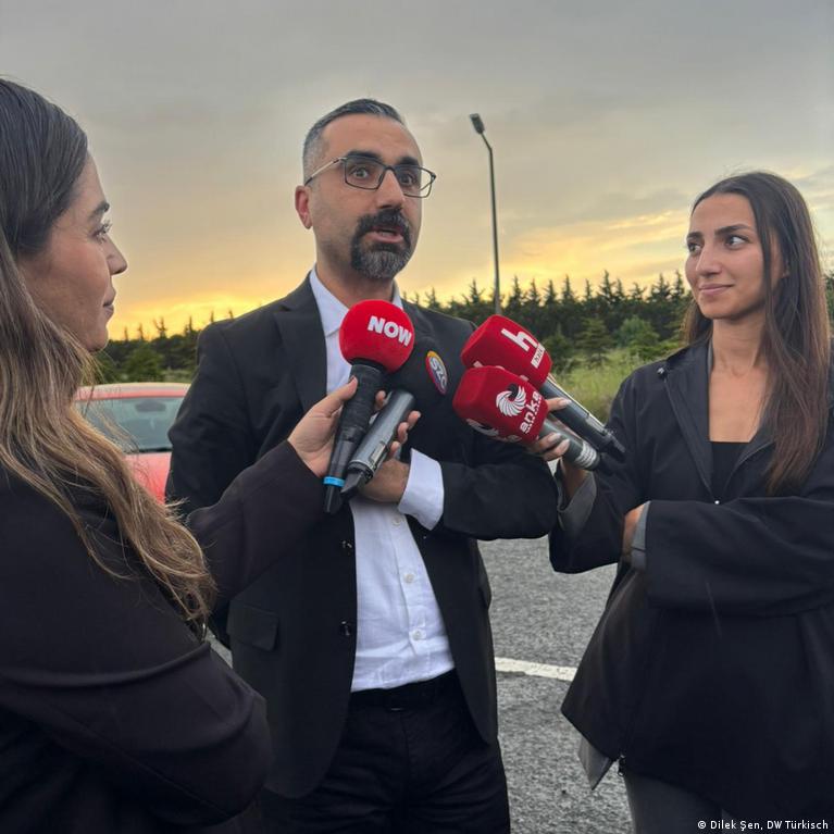 Turkijos Teismas Paleido Dw Urnalist Alican Uludag Bet Teismas Tsiasi
