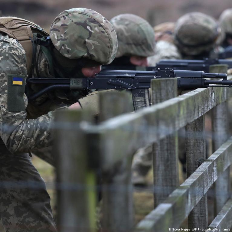 Ukrainos Kariuomens Atlyginimai Dids Planuojamas Laipsnikas Kari Atleidimas