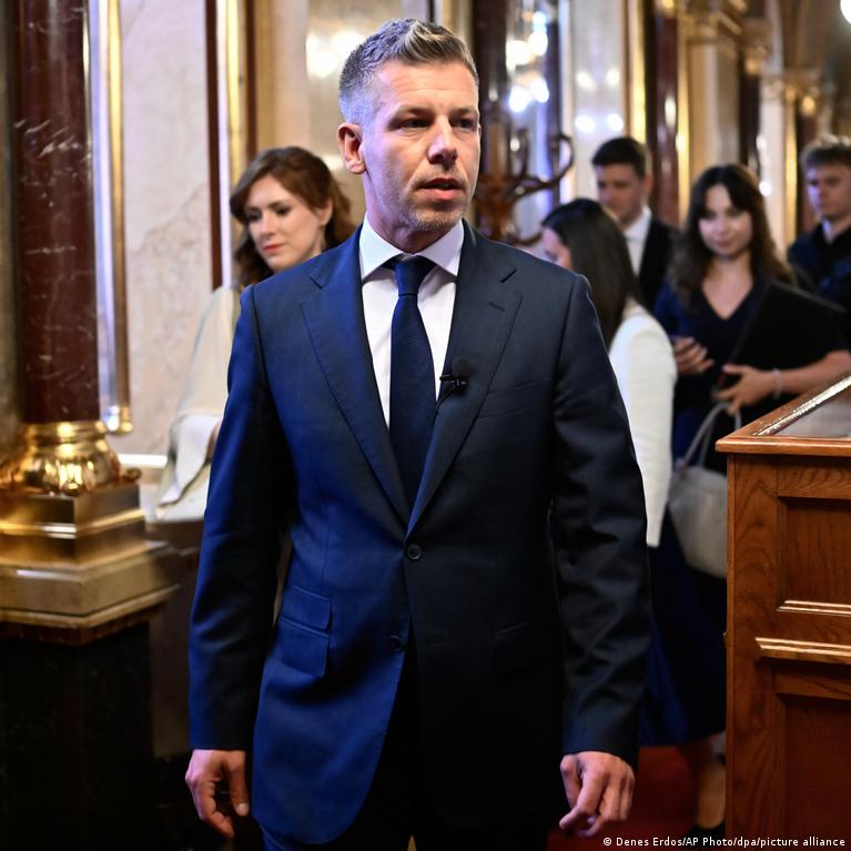 Vengrijos Premjeras Siekia Atkurti Santykius Su Lenkija
