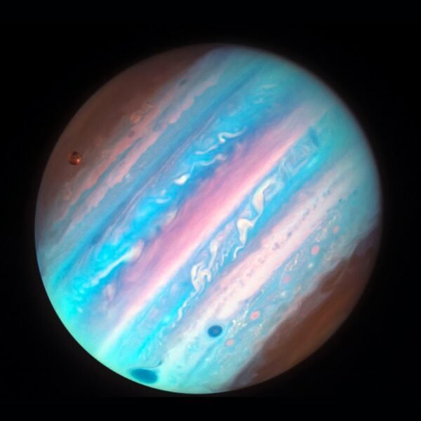 11006 Jupiteris Ultravioletinėje šviesoje Hubble Teleskopo Atradi