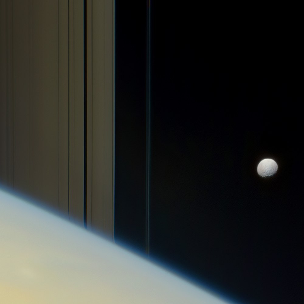 11017 Cassini Zondas Užfiksavo įspūdingą Mimo Ir Saturno Vaizdą