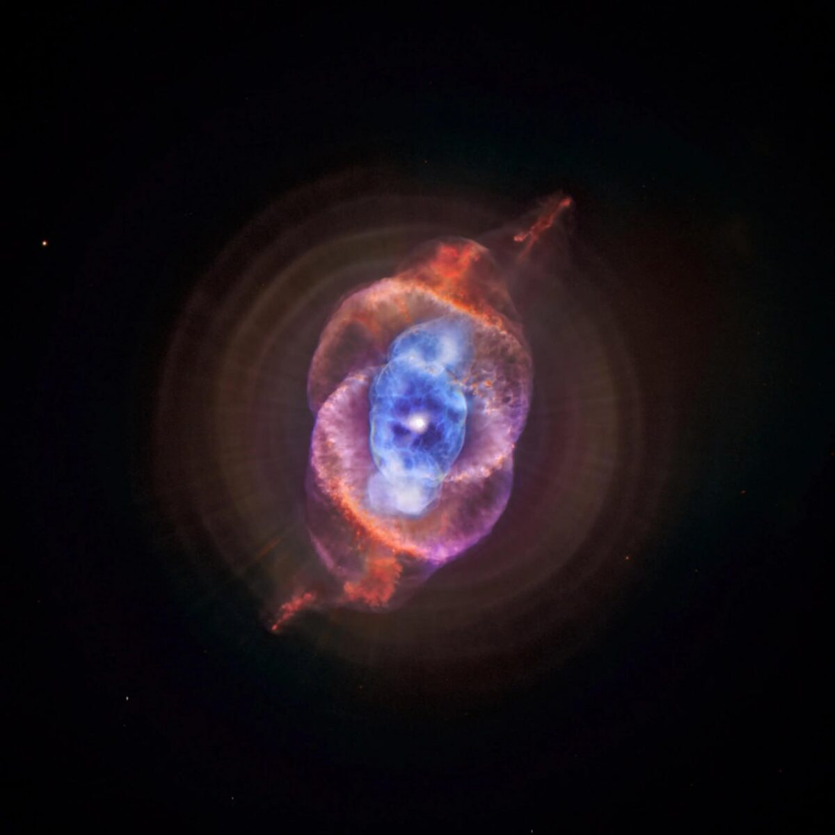 Tyrimai atskleidžia „Katės akies“ ūko paslaptis: Chandra ir Hubble teleskopų duomenys