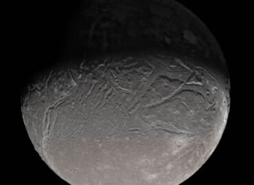 11092 Voyager2 Užfiksavo Arjelio Urano Palydovo Vaizdą