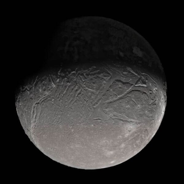 11092 Voyager2 Užfiksavo Arjelio Urano Palydovo Vaizdą