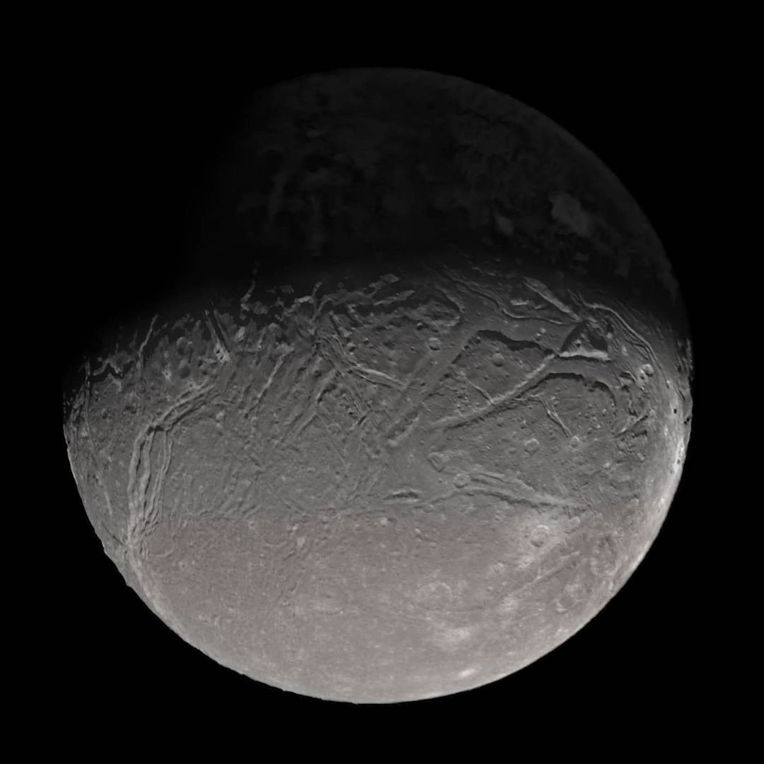 11092 Voyager2 Užfiksavo Arjelio Urano Palydovo Vaizdą