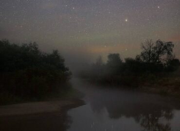 11094 Jupiteris Ir Saturnas Atsispindi Miško Upės Vandenyse