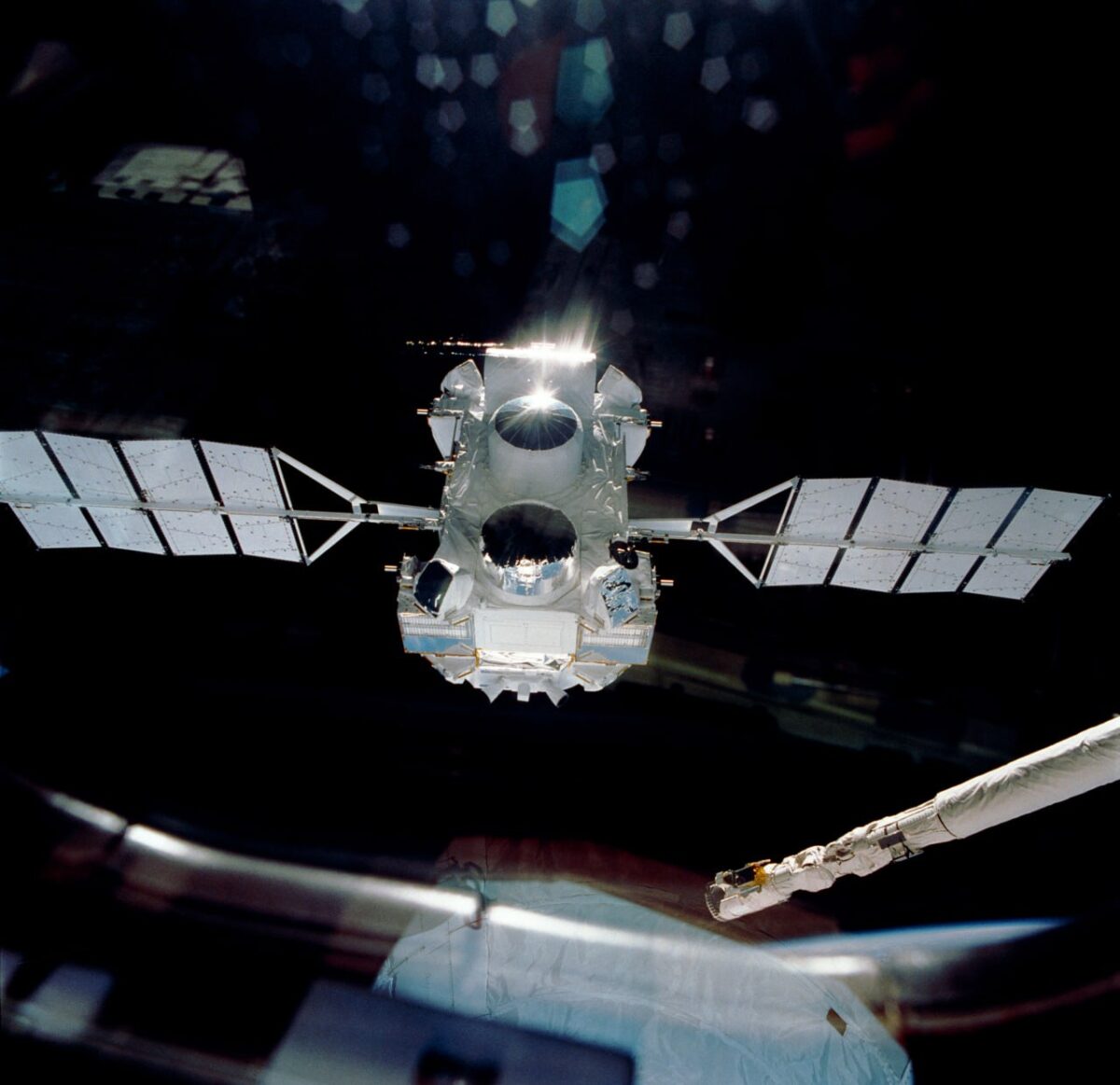 11492 Istoriniai Kosmoso įvykiai Ariane 5 Compton Ir Falcon 9