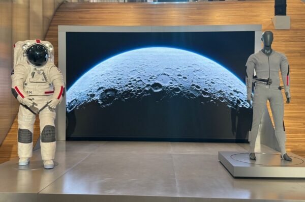 11509 Axiom Space Ir Prada Pristatė Naują Mėnulio Skafandro Elemen