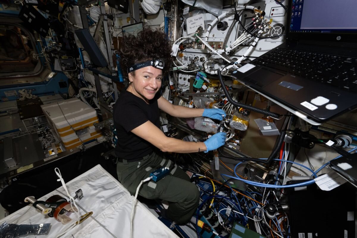 Tarptautinės kosminės stoties astronautai aktyvavo atnaujintą Cold Atom Lab 11557 Tarptautinės Kosminės Stoties Astronautai Aktyvavo Atnaujint