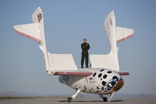 11564 Istorinės Datos Oso8 Spaceshipone Ir Plutono Palydovai