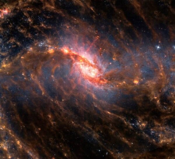 16718 Ngc 1635 Spiralinės Galaktikos Centras Atskleistas James We