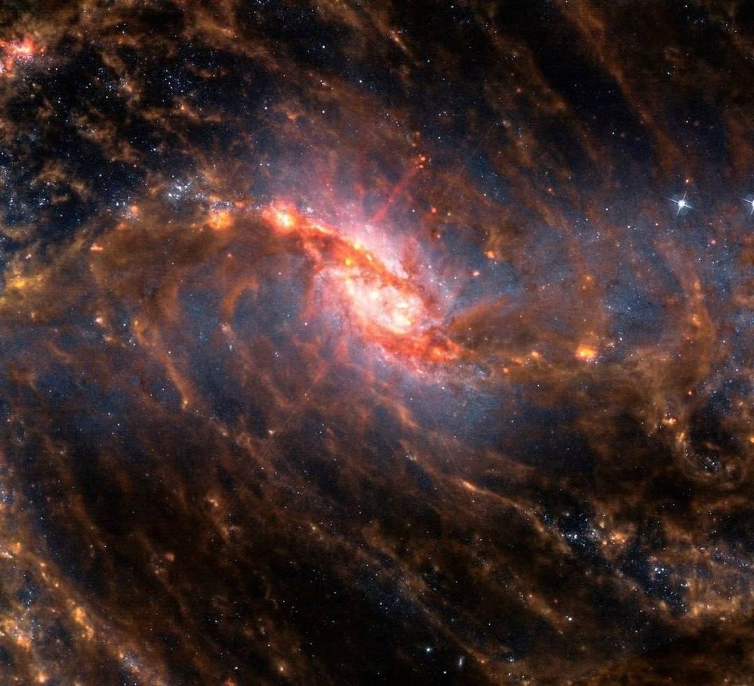 16718 Ngc 1635 Spiralinės Galaktikos Centras Atskleistas James We