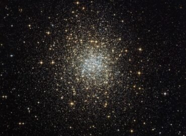16722 Kosminis Teleskopas Hubble Užfiksavo Retą Palar 2 žvaigždžių