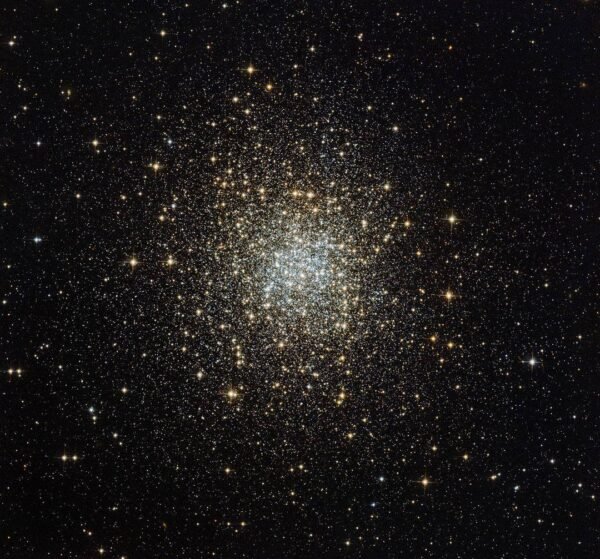 16722 Kosminis Teleskopas Hubble Užfiksavo Retą Palar 2 žvaigždžių