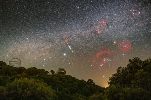 2562 Astrofotografija Meteorai Ir Giluminio Kosmoso Objektai