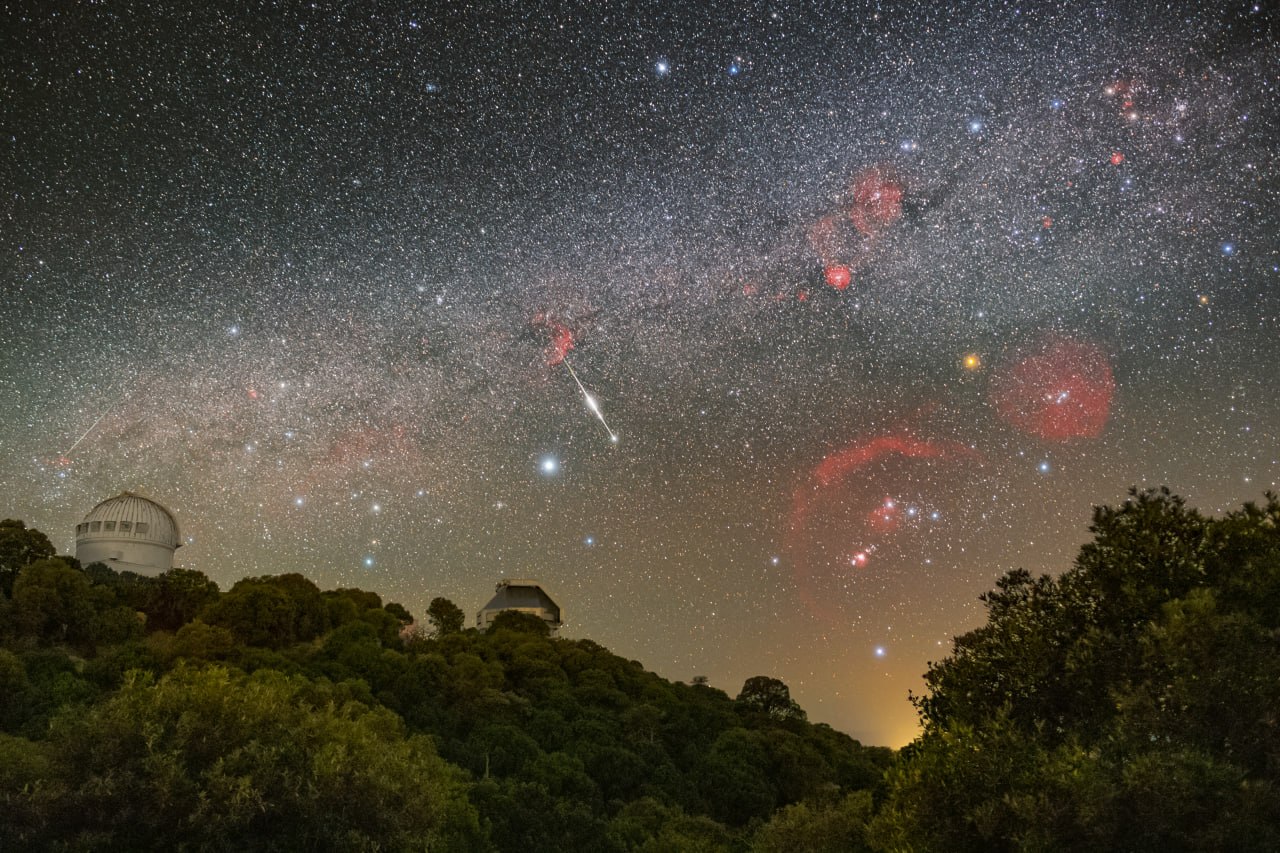 2562 Astrofotografija Meteorai Ir Giluminio Kosmoso Objektai